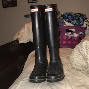 Hunter rain boots size 8. Black.